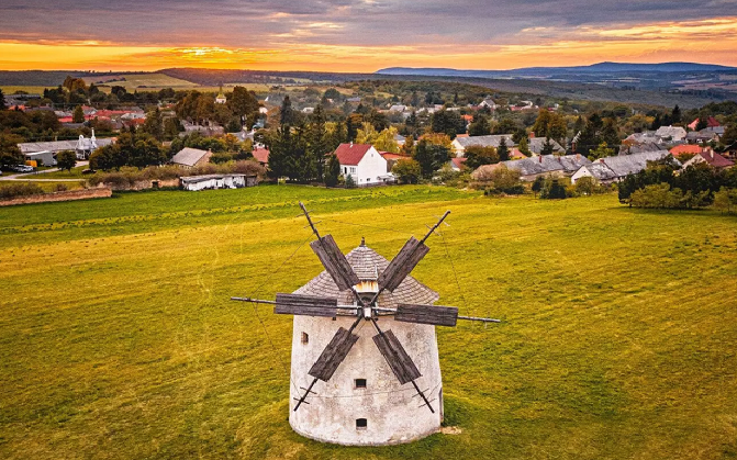 A molnár felöntött a garatra, a malom mégis lisztet jár