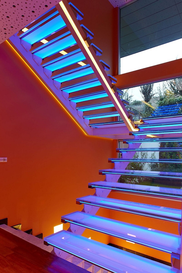 Orange-House-Transparent-Stairs-Orange-Wall.jpg