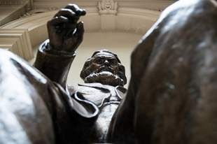 A kővendég – Marxról és szobráról