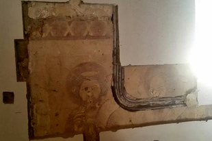 Az ősi falkép találkozása a romániai gánnyal