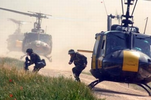 Hadkötelesség és helikopterek: mindenki a hadsereg ellen