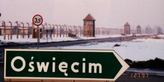 Auschwitz_tabla.jpg