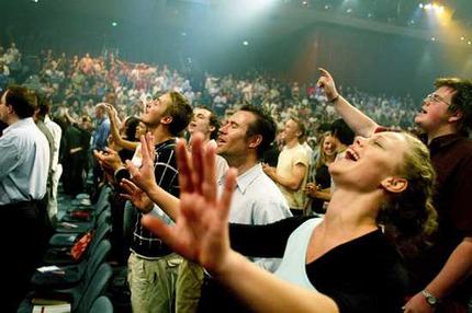 evangelicals-worshiping-20081011.jpg