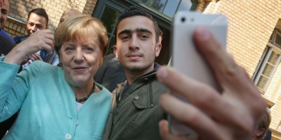 merkel_migrans_selfie.jpg