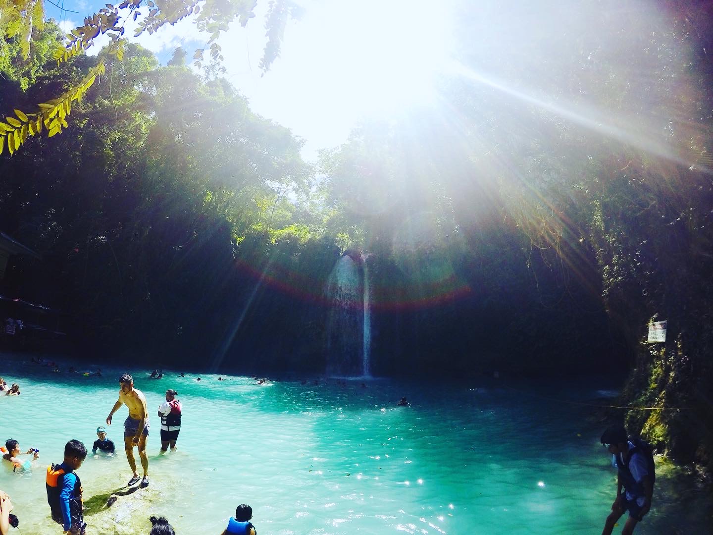 Kawasan-falls nappal szemben fotózva. kösz Randy!