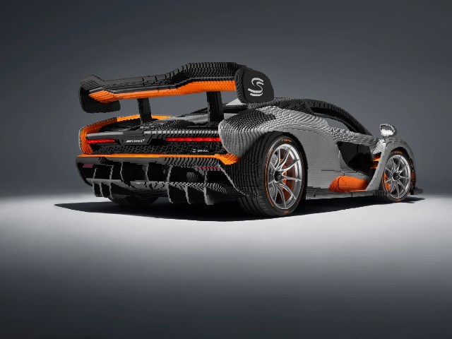 ez_a_meretaranyos_mclaren_senna_465_000_legobol_keszult_5000_munkaora_alatt.jpg