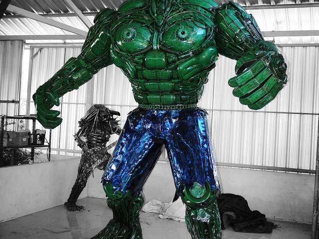 Hulk szobor a valódi hősöknek