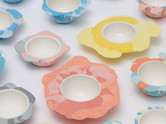 Szétfolyt porcelántálak