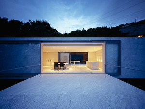 Wow - Plus House, Izusan