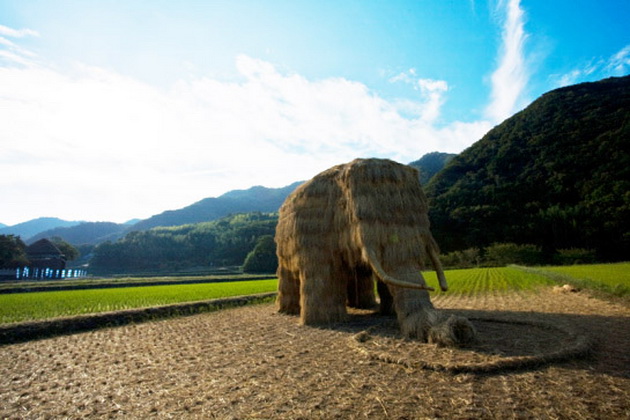 setouchi-straw-mammoth.jpg