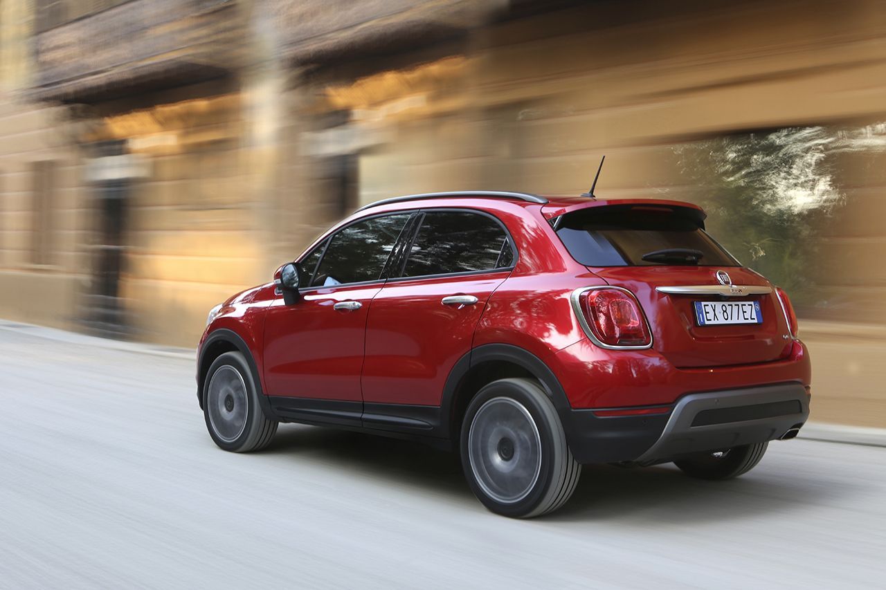 141110_fiat_12_fiat-500x-cross.jpg