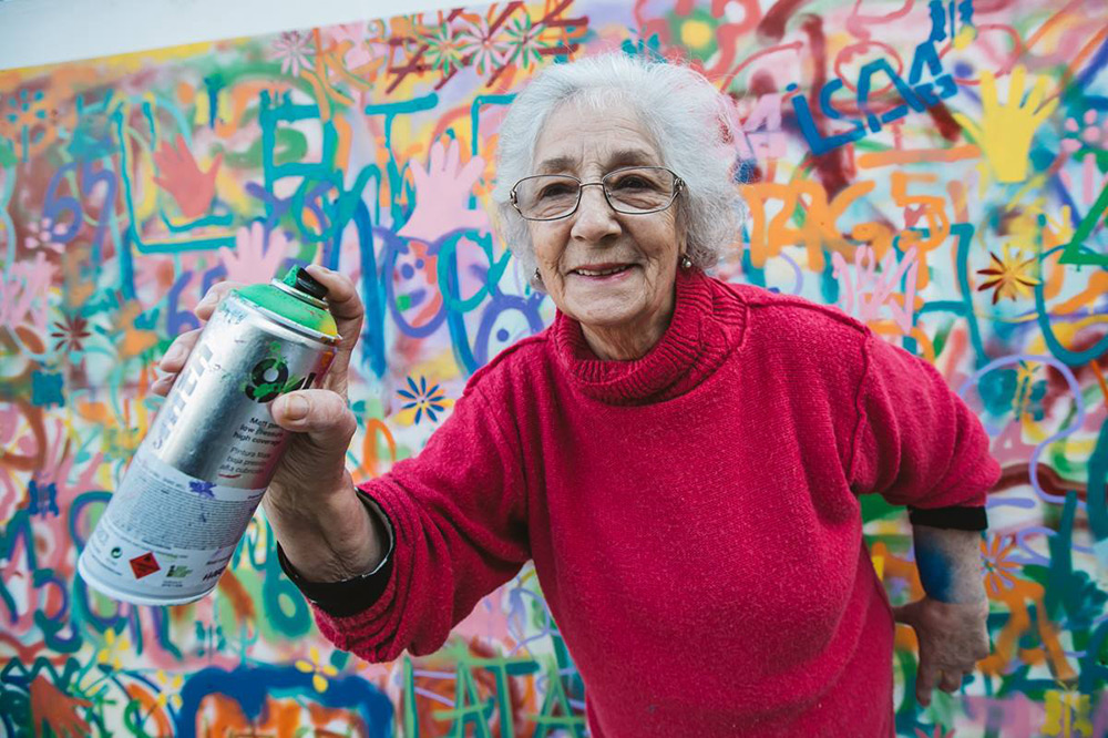 Idősekből graffiti művészek