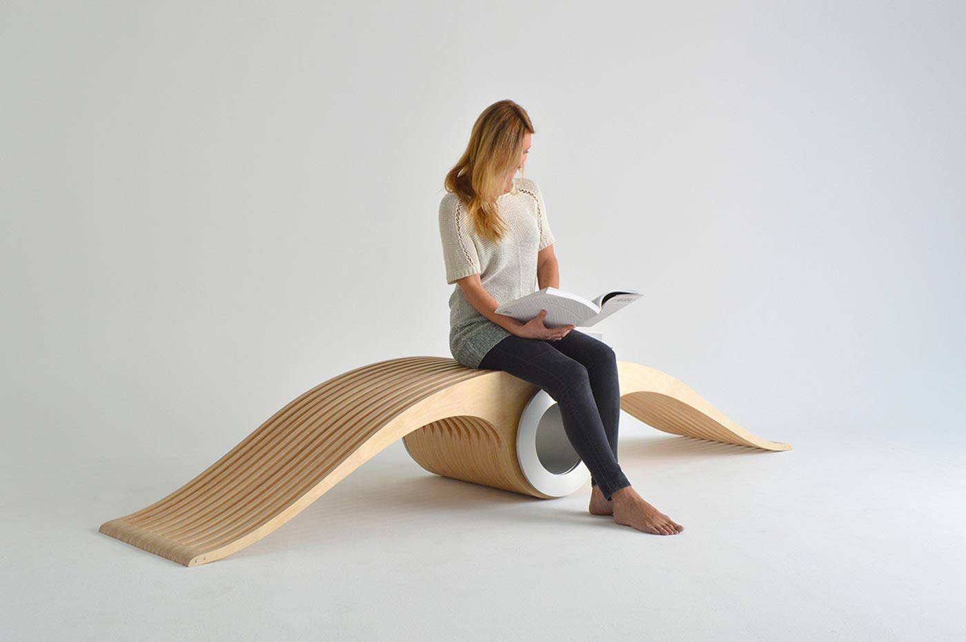 exocet-a-versatile-and-ergonomic-chair-by-designarium-9.jpg
