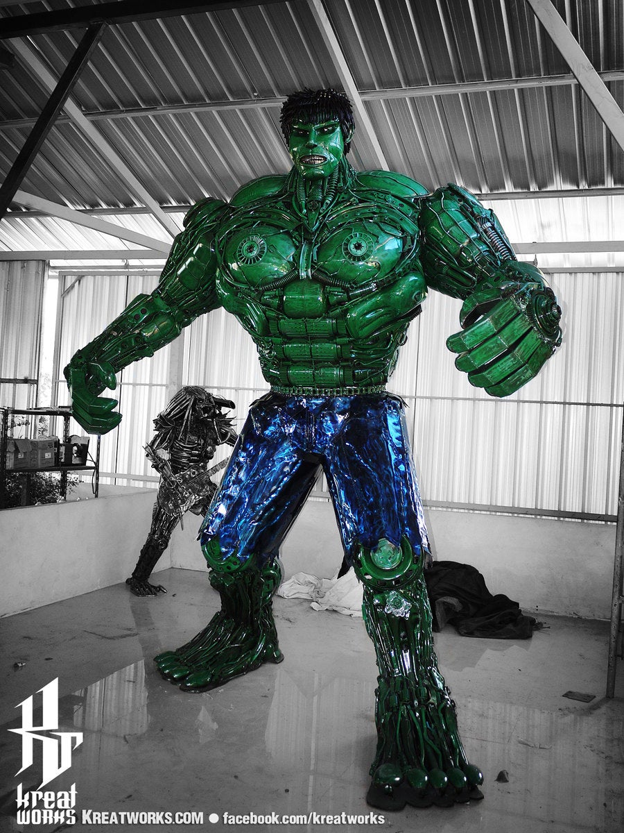 Hulk szobor a valódi hősöknek