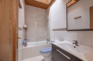 4 trükk, és tágasnak tűnik a kicsi fürdőszobád – íme, a kipróbált módszerek