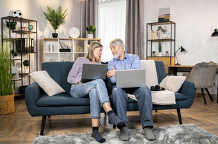 5 árulkodó jel, hogy rossz a nappalid elrendezése – és apró ötletek, amik azonnal segítenek