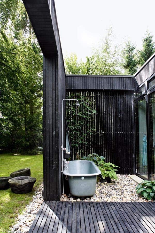 awesome-outdoor-bathrooms-07-1-kindesign.jpg