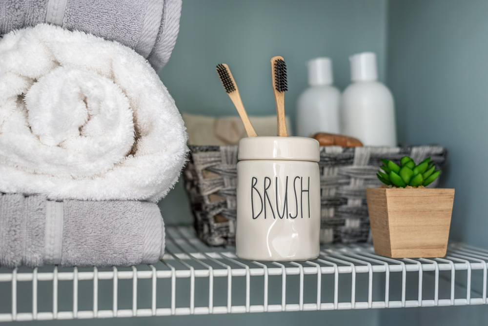 eco-friendly-bamboo-toothbrushes-on-a-neatly-organ-2021-09-01-08-08-05-utc_m.jpg