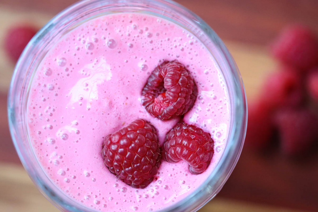 raspberry-greek-yogurt-smoothie-6-1024x683.jpg