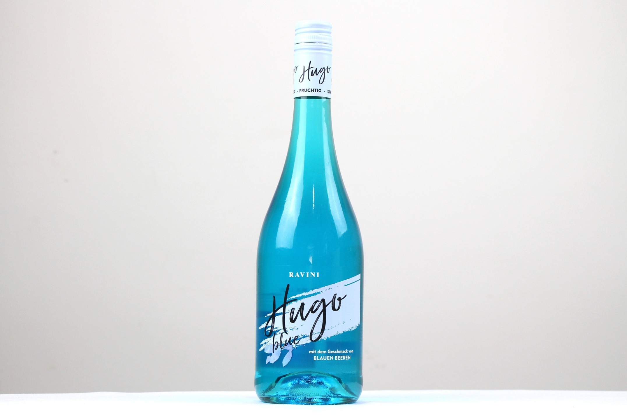 ravini_hugo_blue_1.JPG
