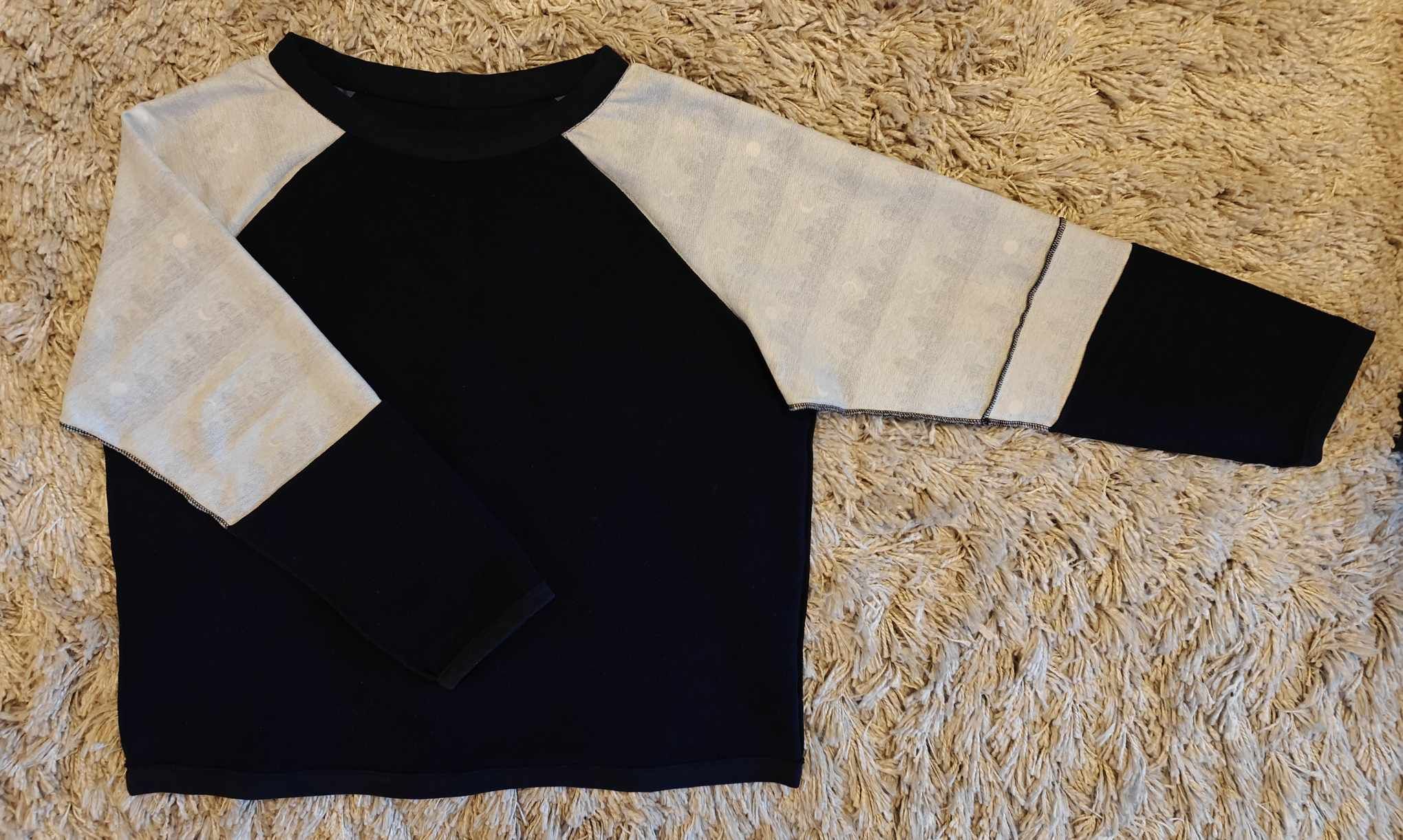 raglan_pulcsi_proba_eleje_belul.jpg