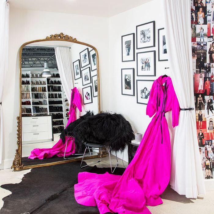 Monica Rose celebrity stylist 100 négyzetméteres gardróbjának egy csücske