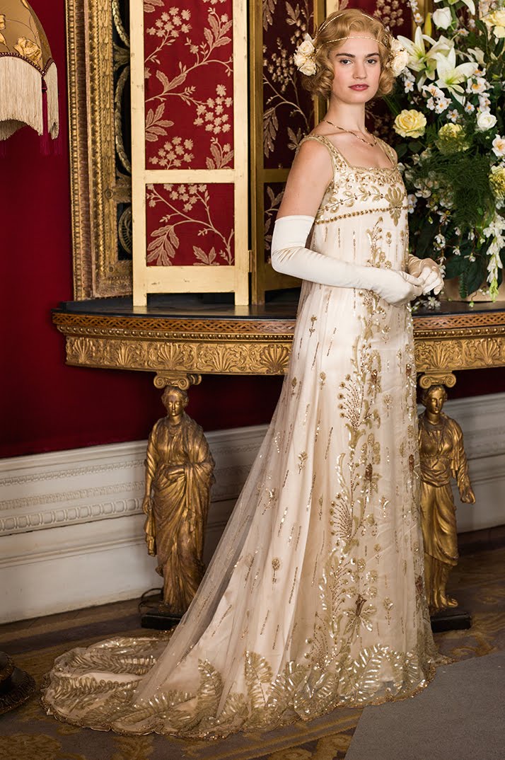 Lady Rose részletgazdag esküvői ruhája