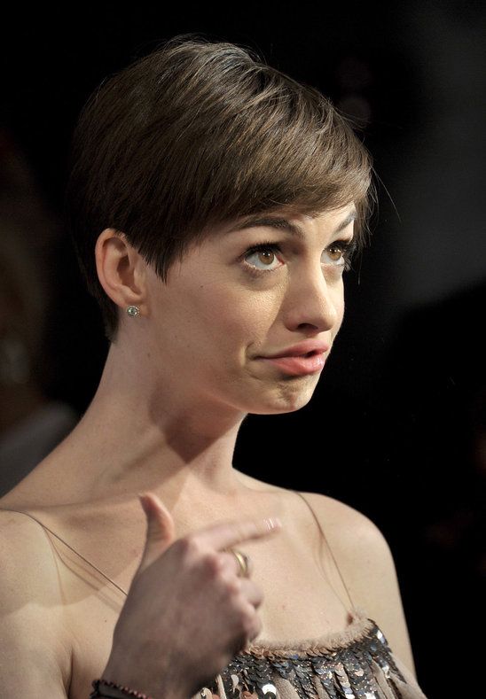 Anne Hathaway Oscart érő arckifejezése