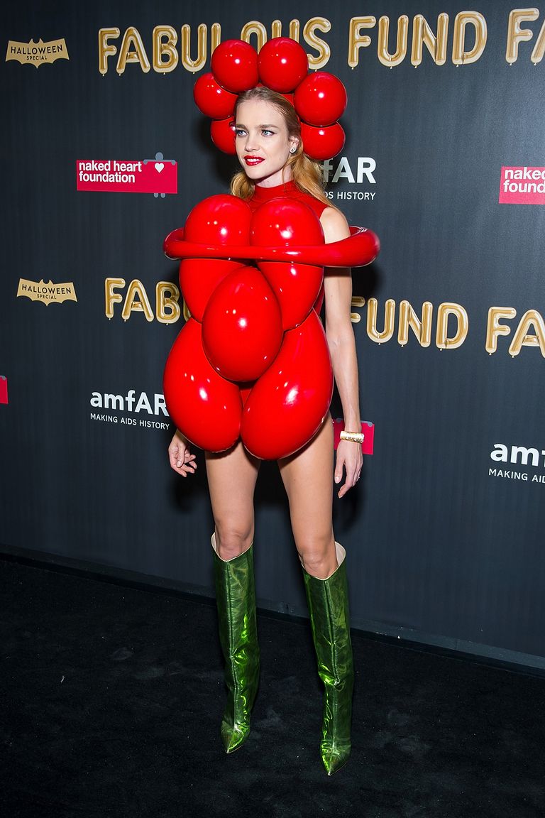 Natalia Vodianova szupermodell Jeff Koons lufiállatkának öltözött