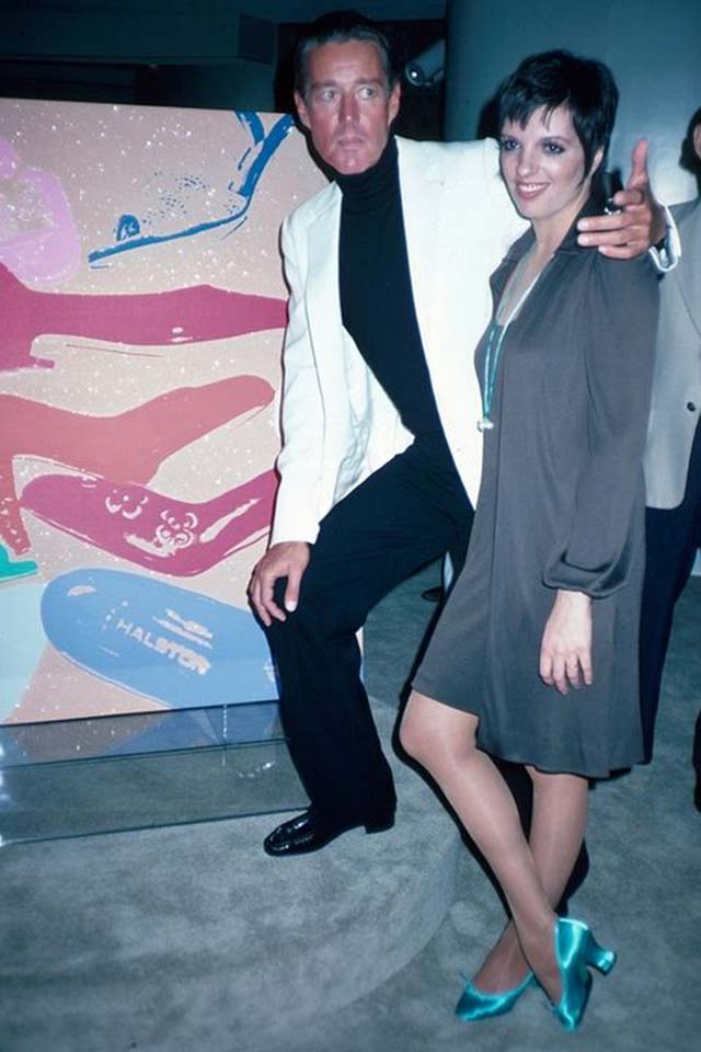Liza Minnelli és a nagyon vagány electric blue topánja 1981-ben
