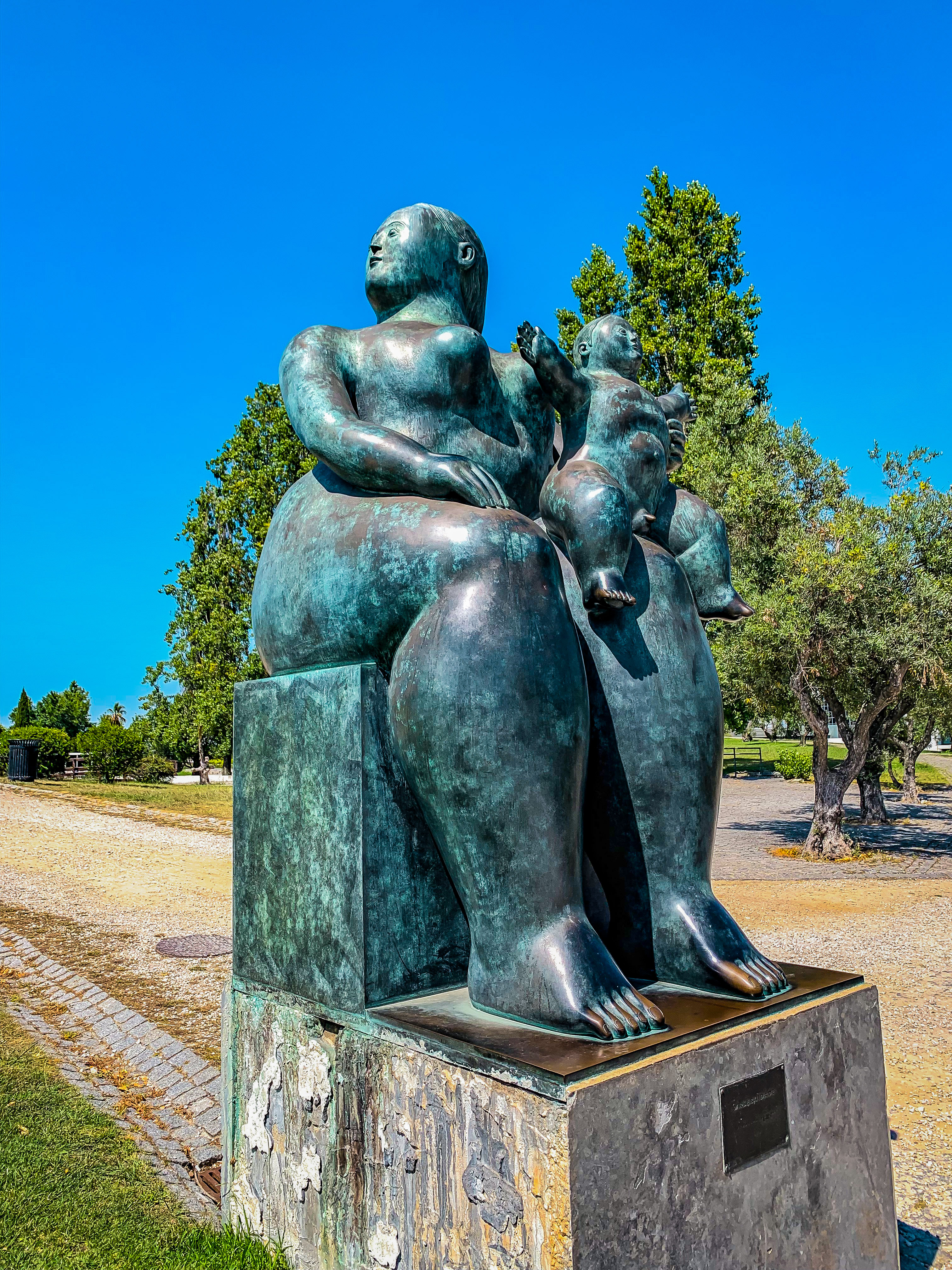 Egy csodás Botero szoborra is bukkanhatunk váratlanul