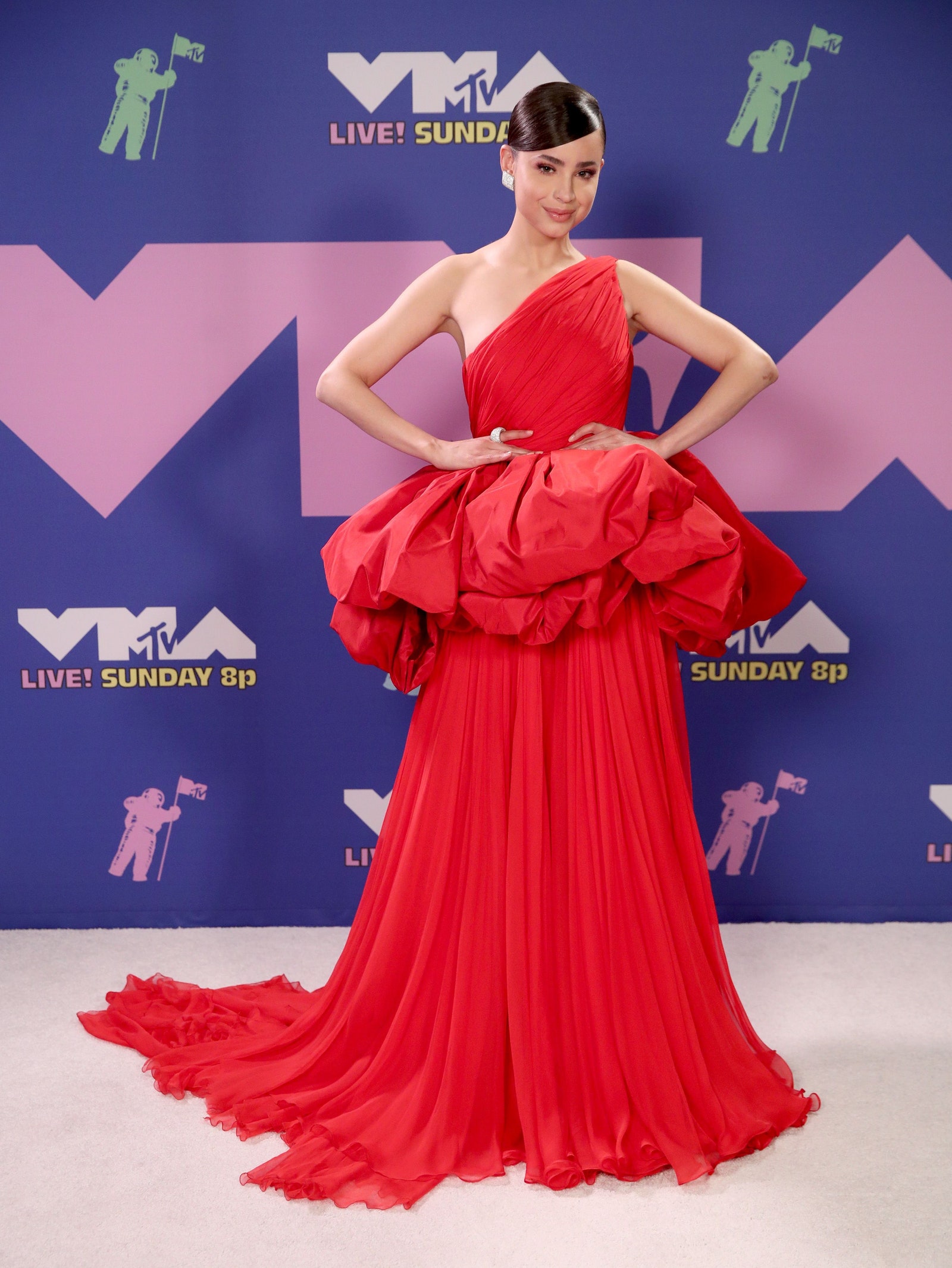 Sofia Carson színésznő Giambattista Valli csodában - Getty Images for MTV