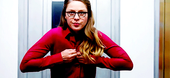 the-house-of-el-family-crest-a-k-a-kara-ripping-her-shirt-open-i-c-o-n-i-c-supergirl-2015-tv-series-40705303-540-248.gif