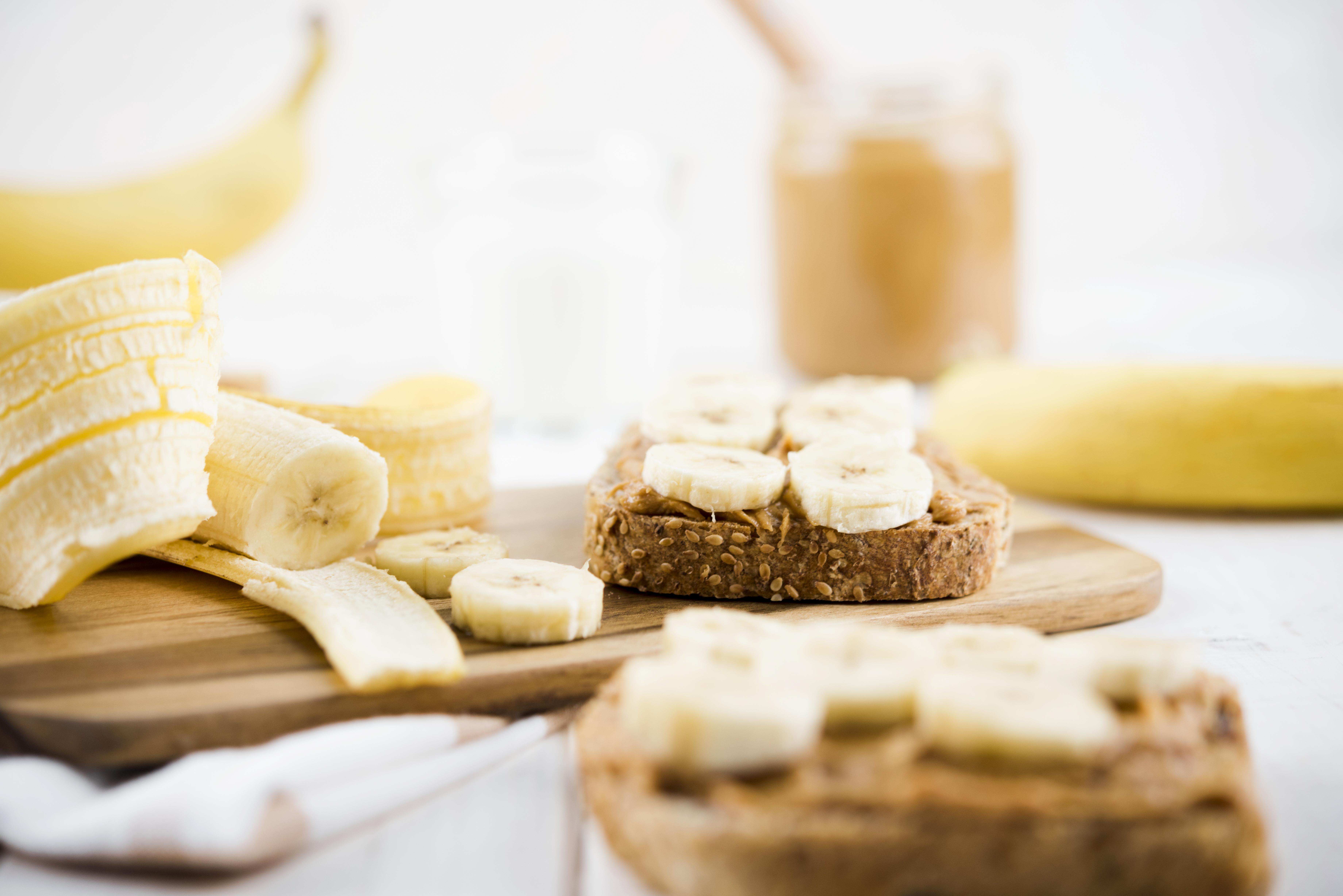 close-up-bread-slices-with-banana.jpg