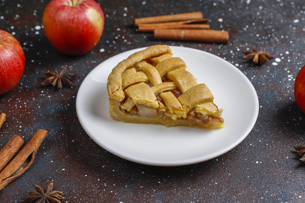homemade-mini-apple-pie-with-cinnamon.jpg