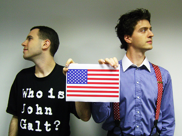 Tallián Miklós és Orosz Péter amerikai zászlóval a kezében. Fotó: Török „Kodiak” Balázs