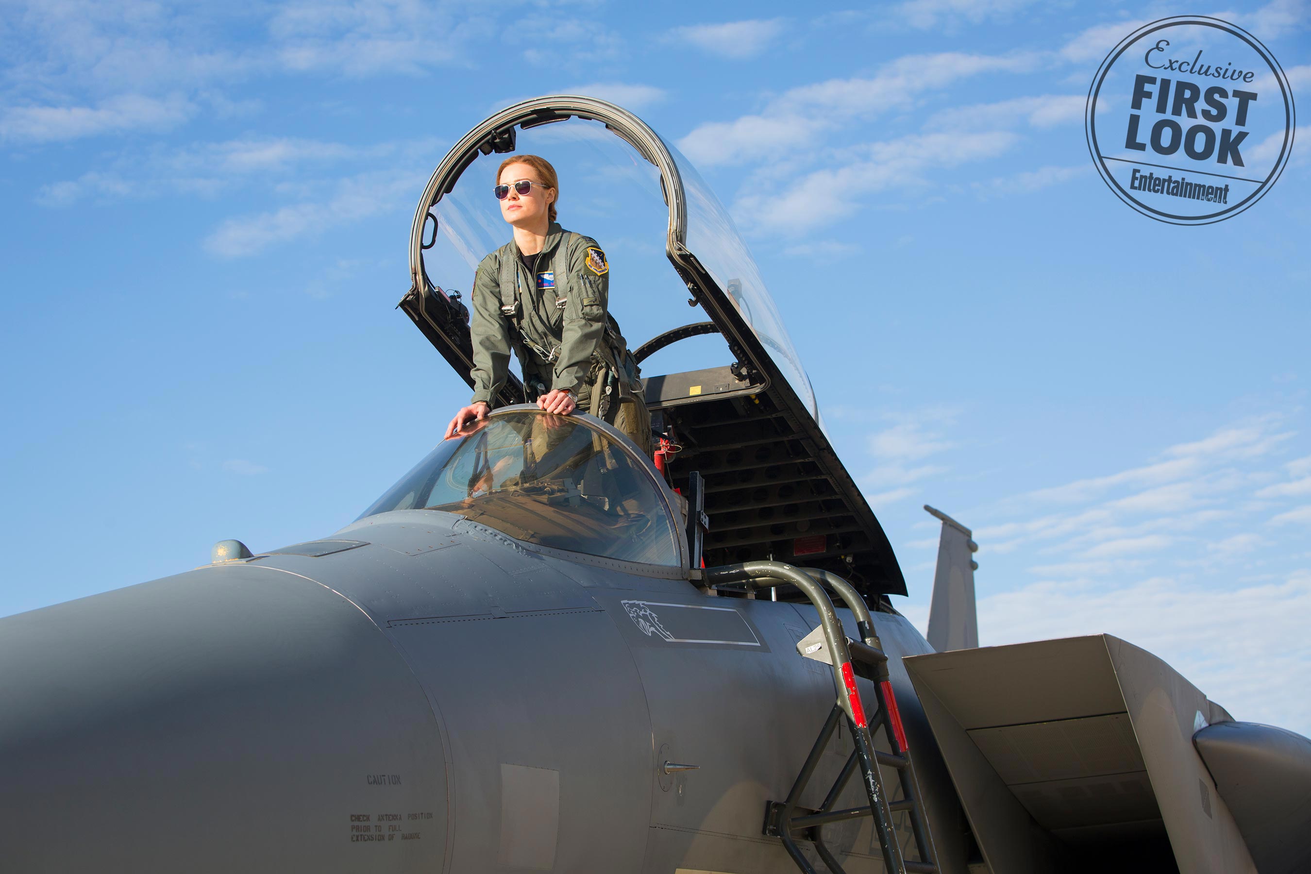 Hőssé válását megelőzően Carol szintén a légierőnek dolgozott, a színésznő pedig tényleges pilótákkal töltött el időt, hogy megfelelően felkészüljön a szerepére.