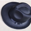 Gengszter kalap fekete, textil: A titokzatosság és a stílus ötvözete