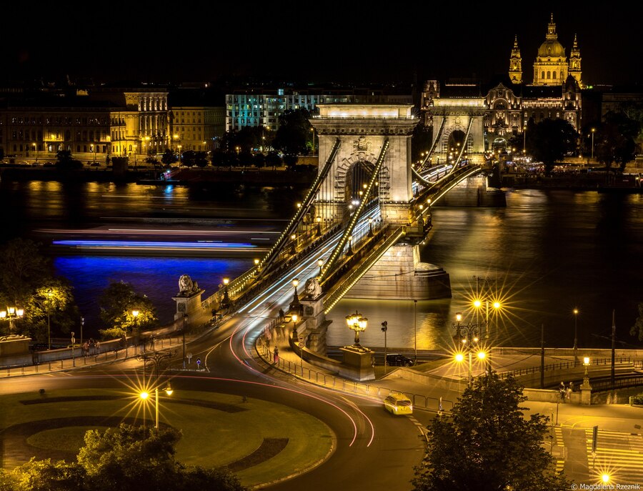 historic-szechenyi-chain-bridge-budapest-hungary_181624-16866.jpg