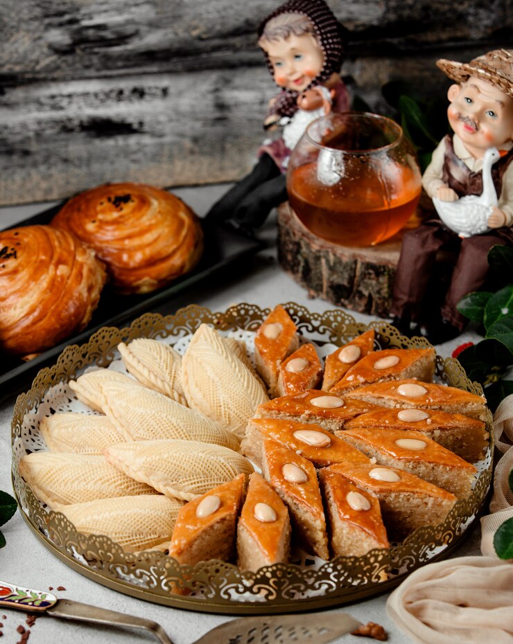 traditional-azerbaijan-pastries-shakarbura-bakhlava-plate_140725-5222.jpg