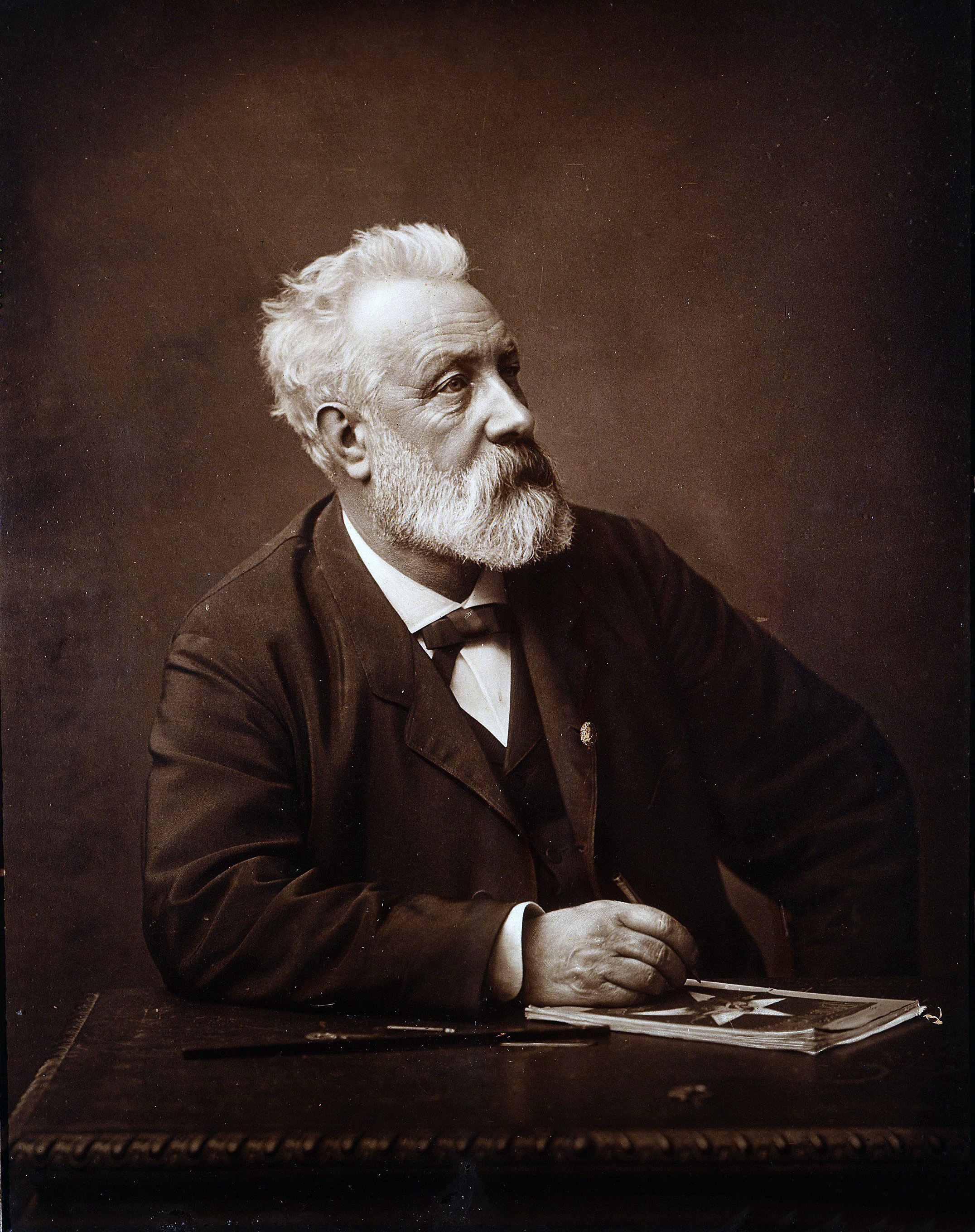 jules_verne_in_1892.jpg