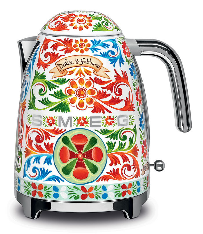 dolce-gabbana-smeg-kitchen-appliance-line-9-58f5c4e9dbff2_700.jpg