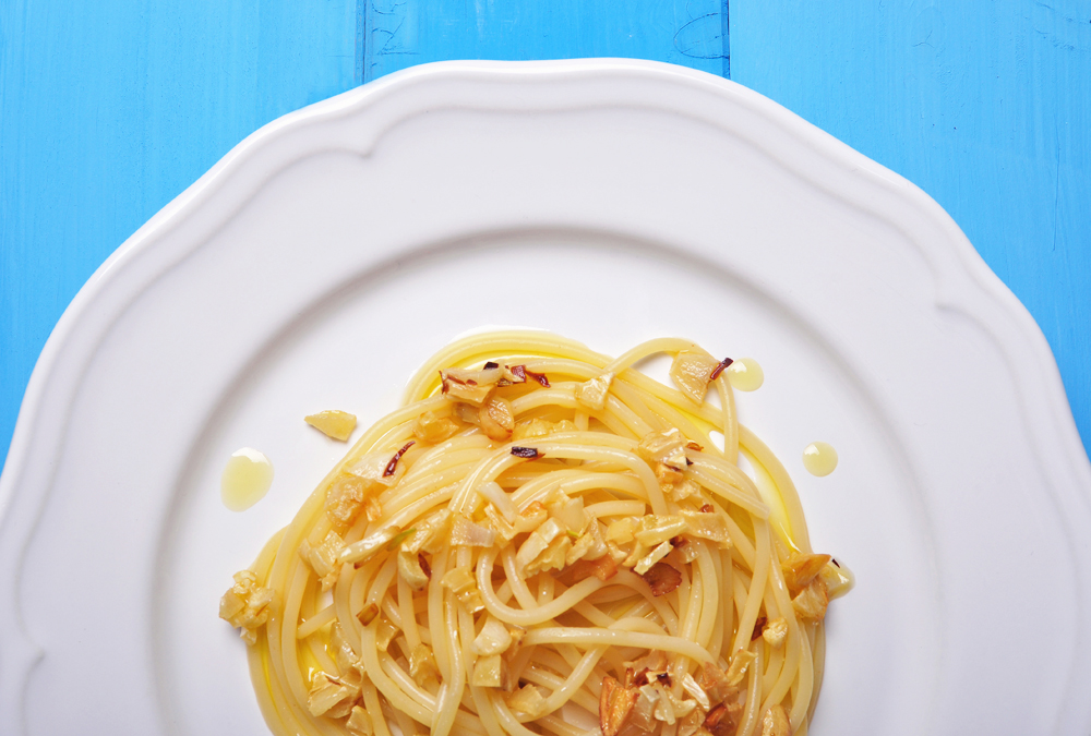 fokhagymás, olívás spagetti 2. kész 1000.jpg
