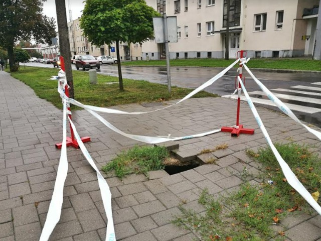 A hiba mielőbbi kijavítását kérik a Bajcsy-Zsilinszky - Kossuth utca kereszteződésében!