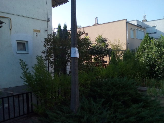Kiégtem! Hirdeti a Corvin téri lámpatest.
