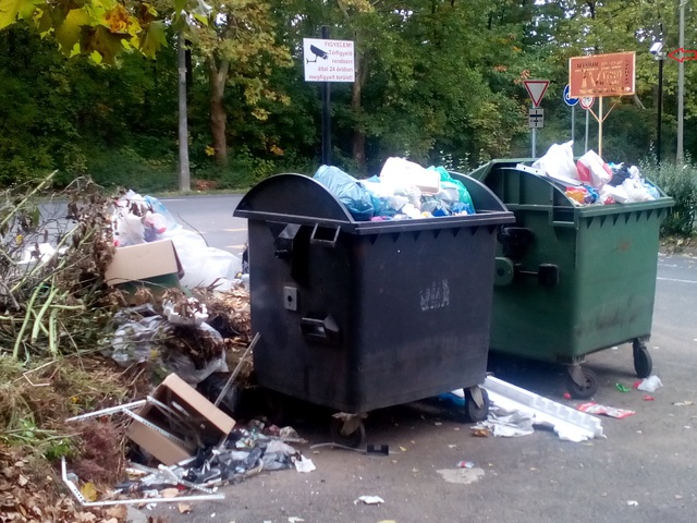 Saját lakókörnyezetükbe piszkítanak! A térfigyelő rendszer sem tartja vissza a renitenseket!