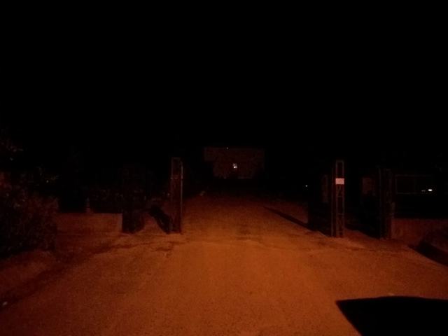 Tárva-nyitva van éjszaka a köztemető kapuja. Miért?