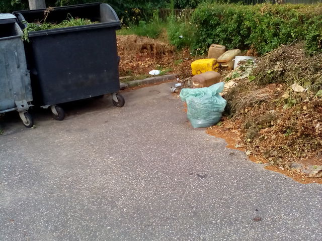 Már a veszélyes hulladékot is közterületre hordják, egyes renitens állampolgárok!