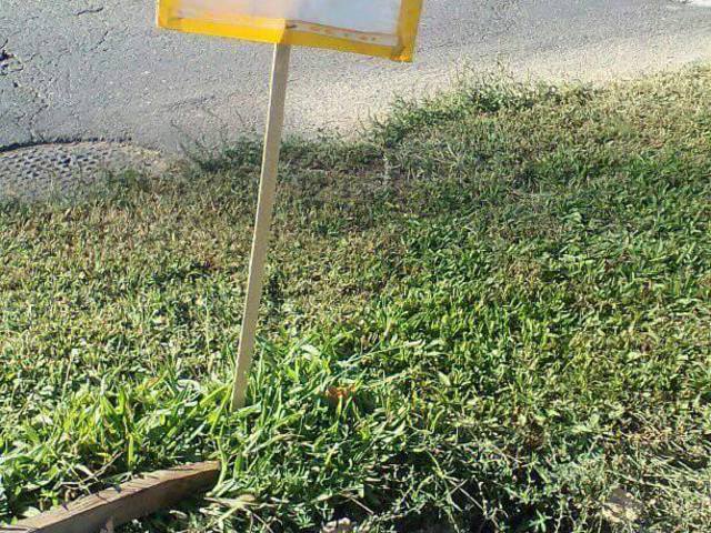 Újabb humoros felirattal hívta fel egy városlakó, a két éves problémára a figyelmet!