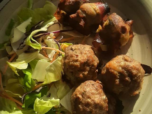 Pulykafaírt sütőben, baconbe tekert zöldségekkel